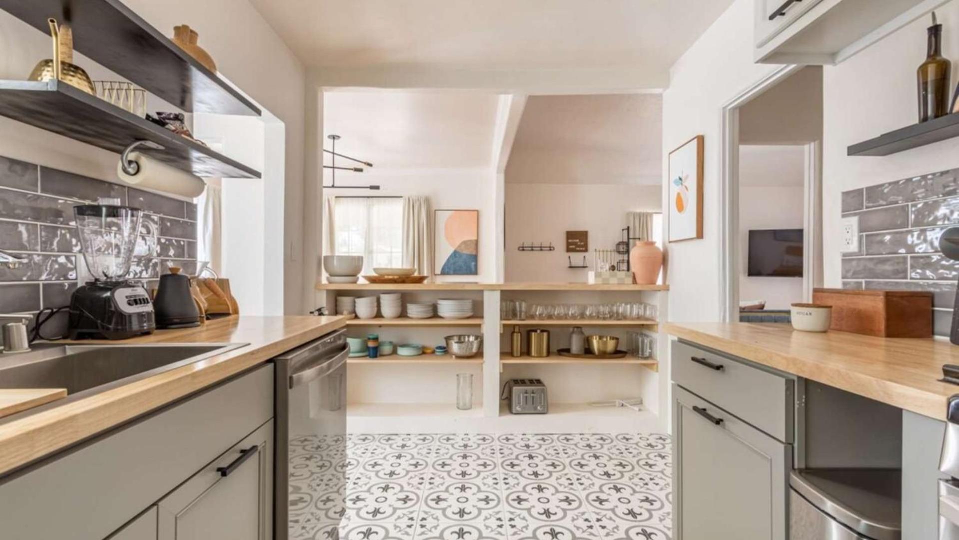 Charming 1920s On A Quiet Cul-de-sac Vakantiehuis *